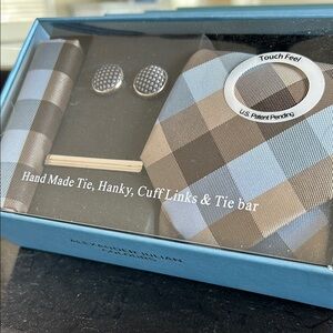 Alexander Julian Blue Plaid Tie Set